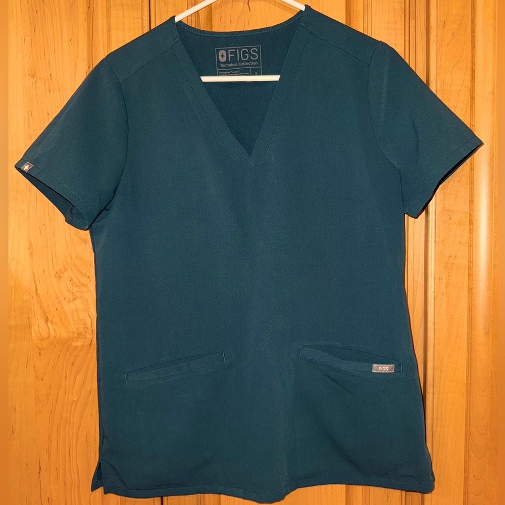 Figs Casma Three Pocket Scrub Top Carribean Aqua